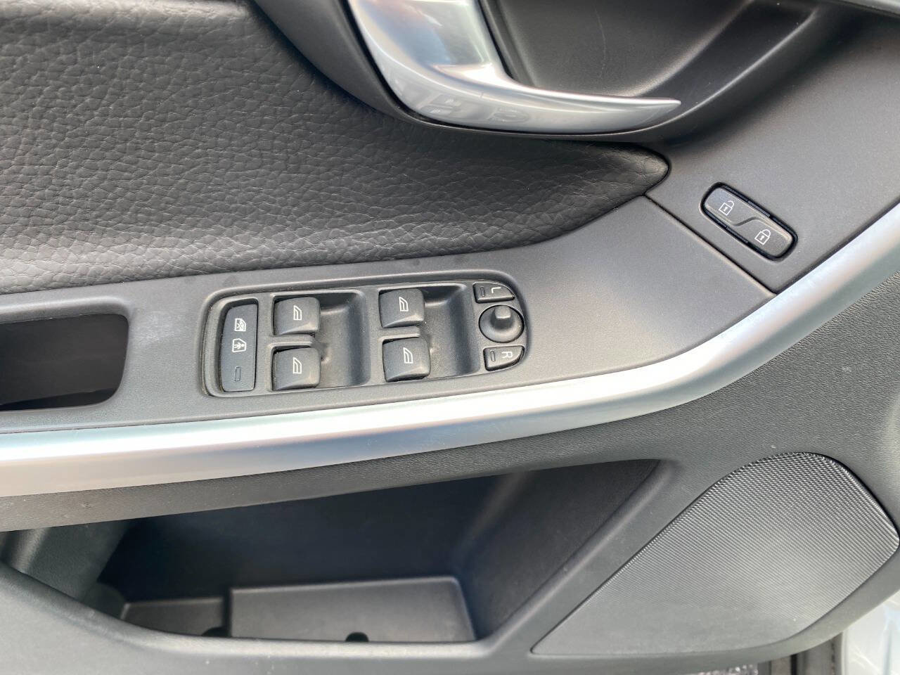 Used 2010 Volvo XC60 T6 image 12