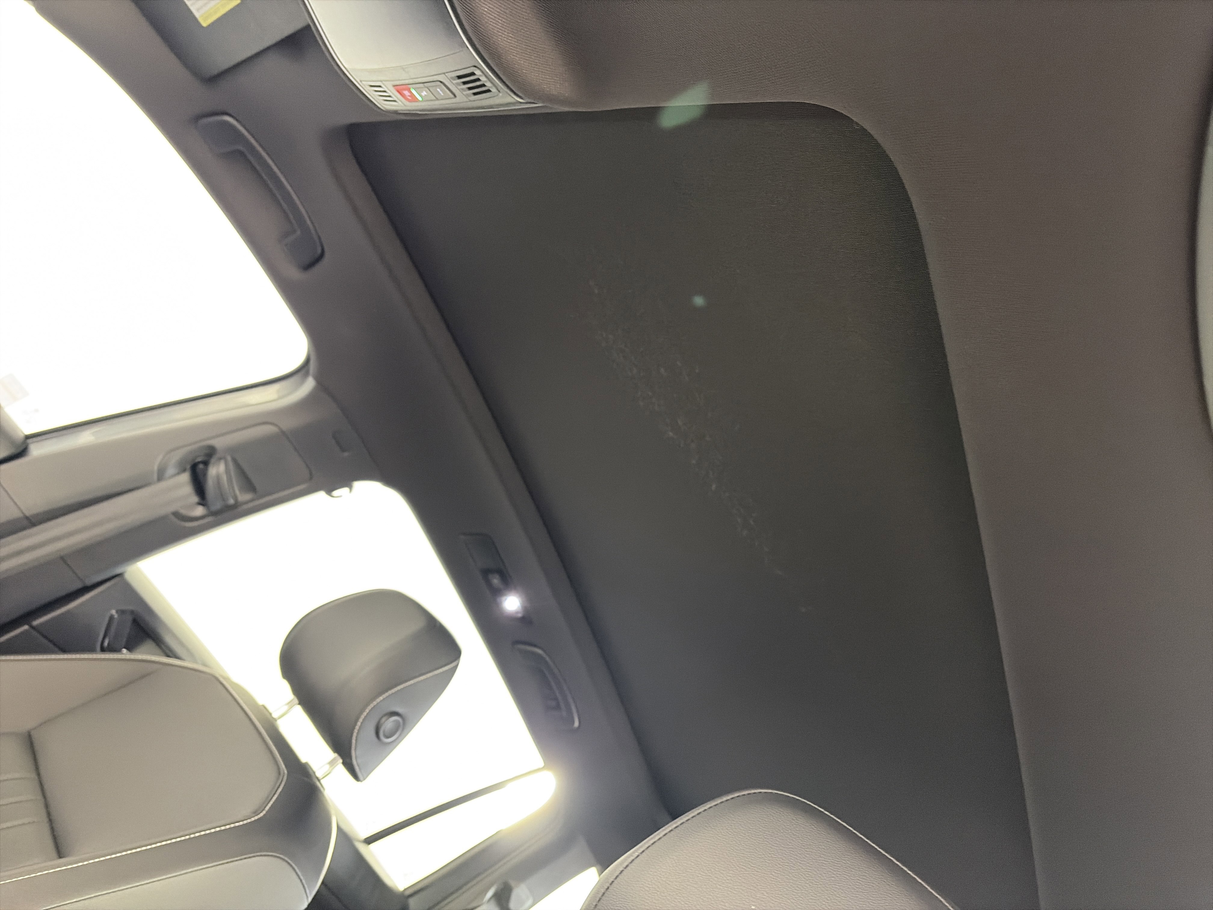 Used 2022 Volkswagen Tiguan SE R-Line image 19