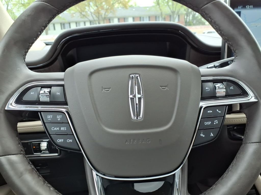 Certified 2022 Lincoln Nautilus Reserve w/ Luxury Package AWD/4WD image 22