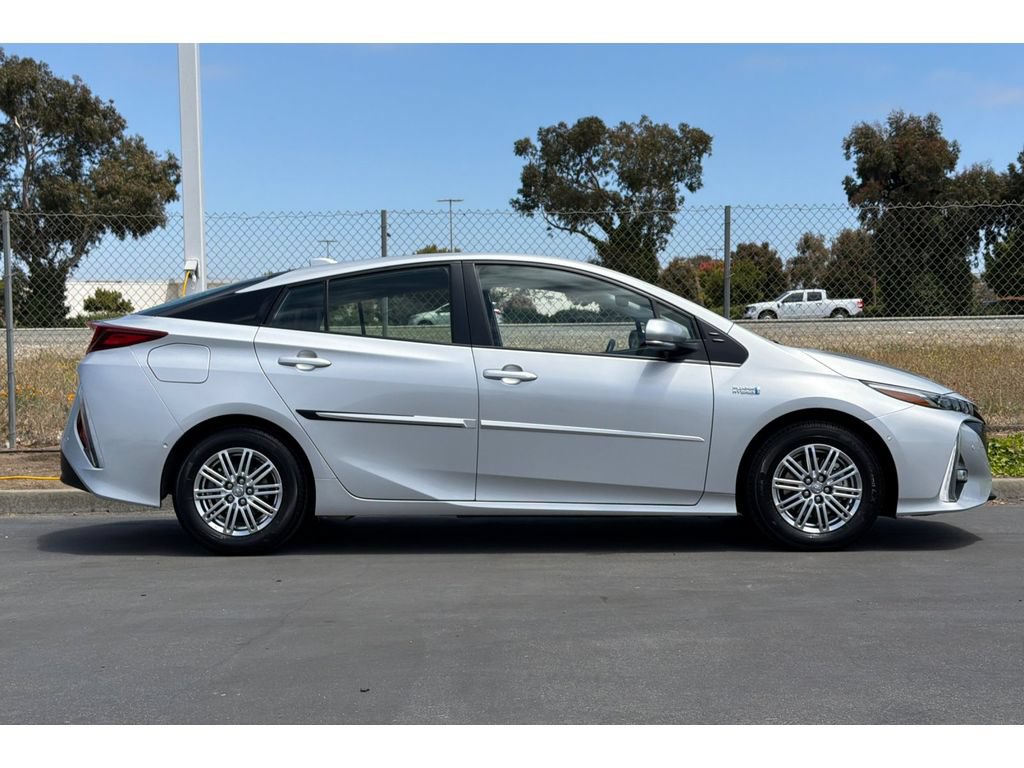 Certified 2021 Toyota Prius Prime Limited FWD image 3