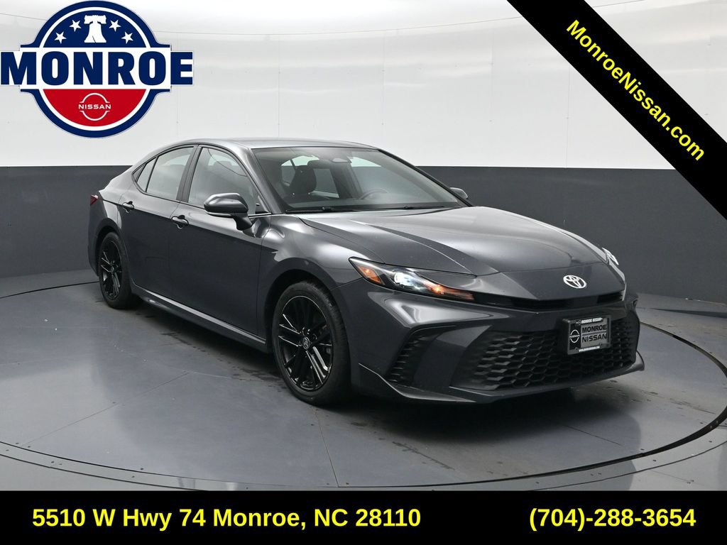 Used 2025 Toyota Camry SE FWD image 1