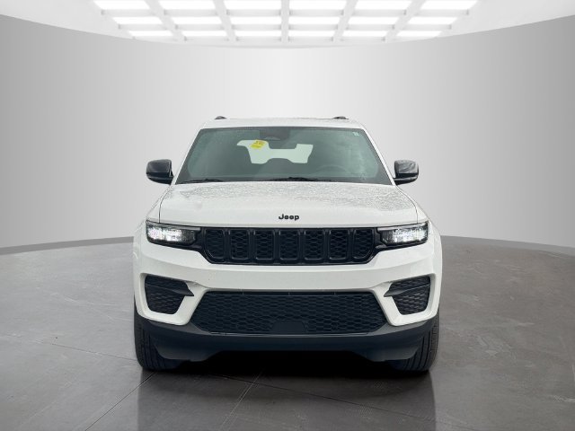 Certified 2025 Jeep Grand Cherokee Altitude AWD/4WD image 2
