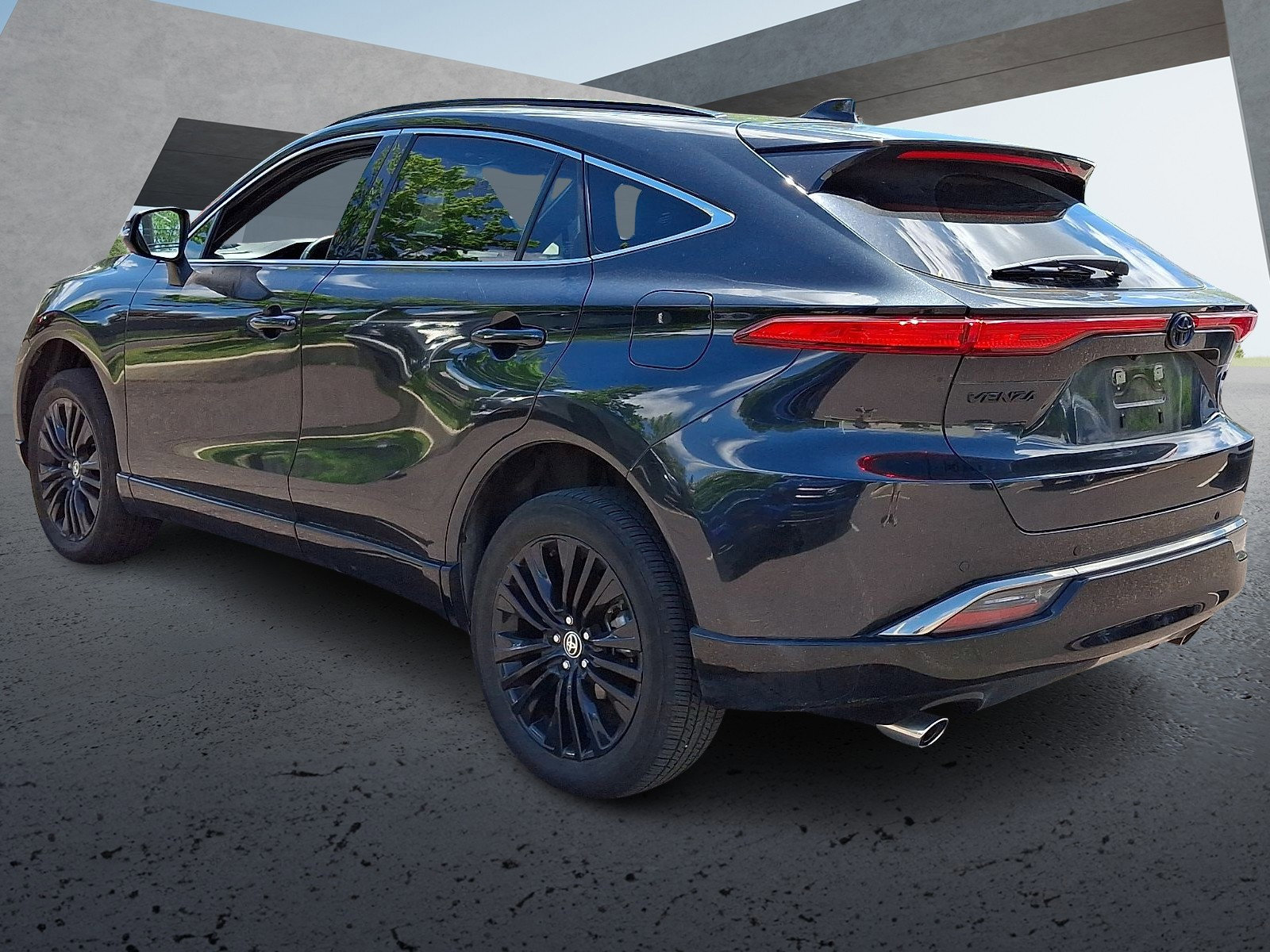 Certified 2024 Toyota Venza Nightshade AWD/4WD image 4