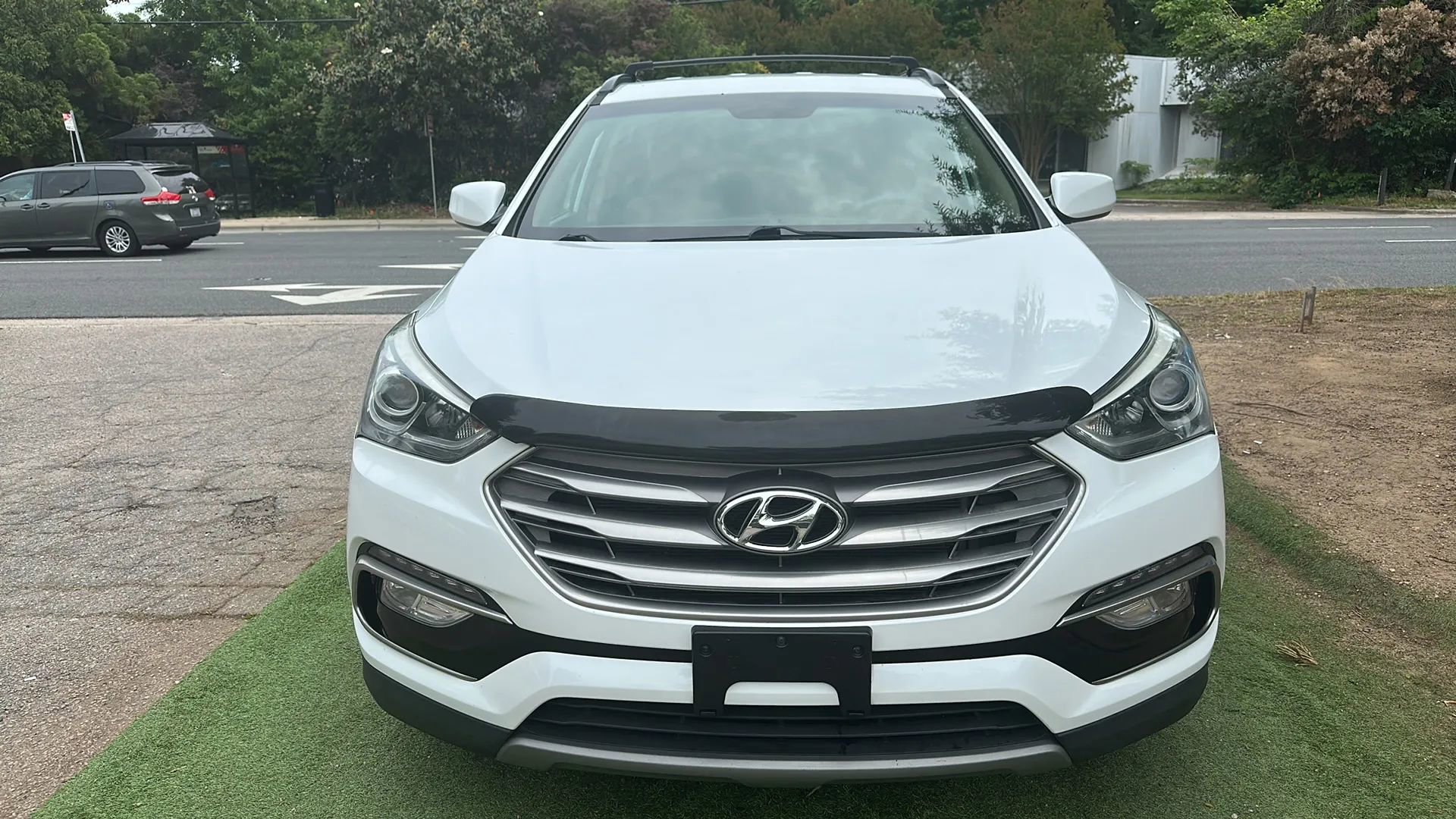 Used 2017 Hyundai Santa Fe Sport AWD/4WD image 2