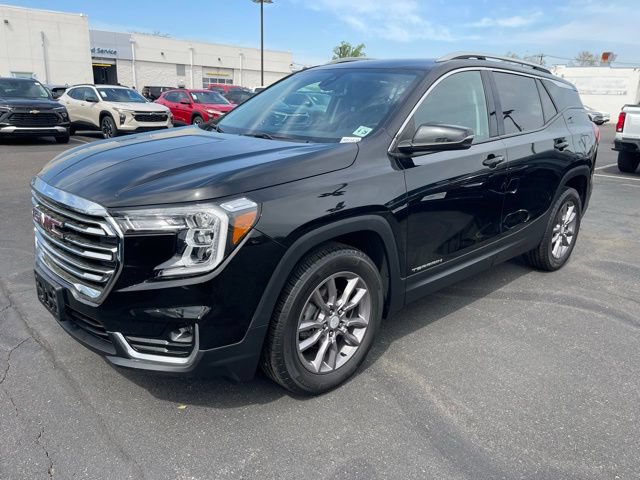 Used 2022 GMC Terrain SLT w/ LPO, Floor Liner Package AWD/4WD image 3
