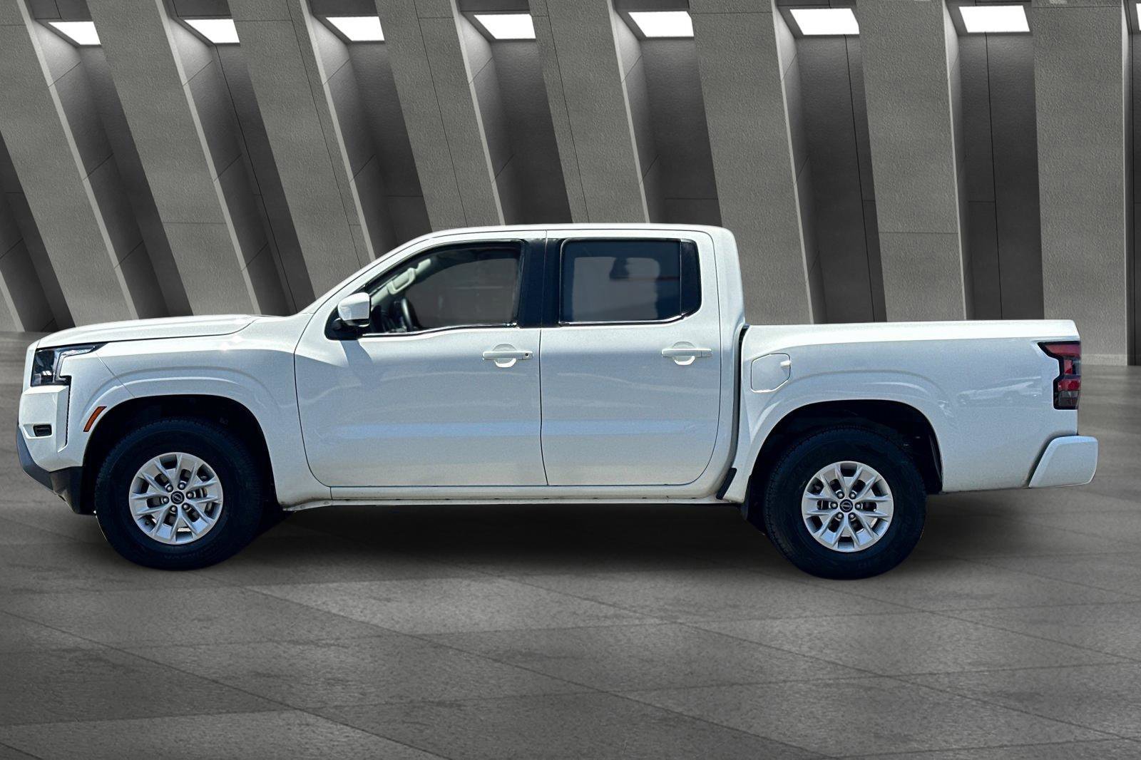 Used 2024 Nissan Frontier SV image 7