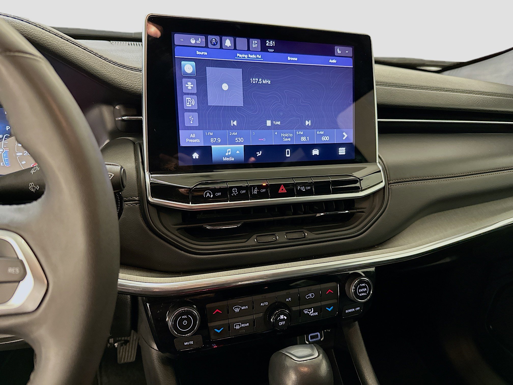 Used 2023 Jeep Compass Limited image 25