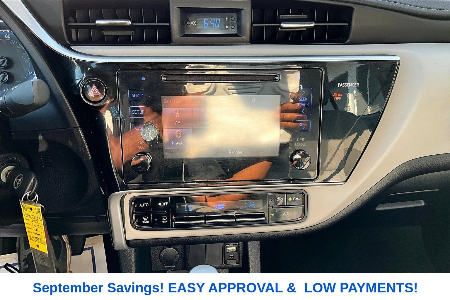 Used 2017 Toyota Corolla LE FWD image 12