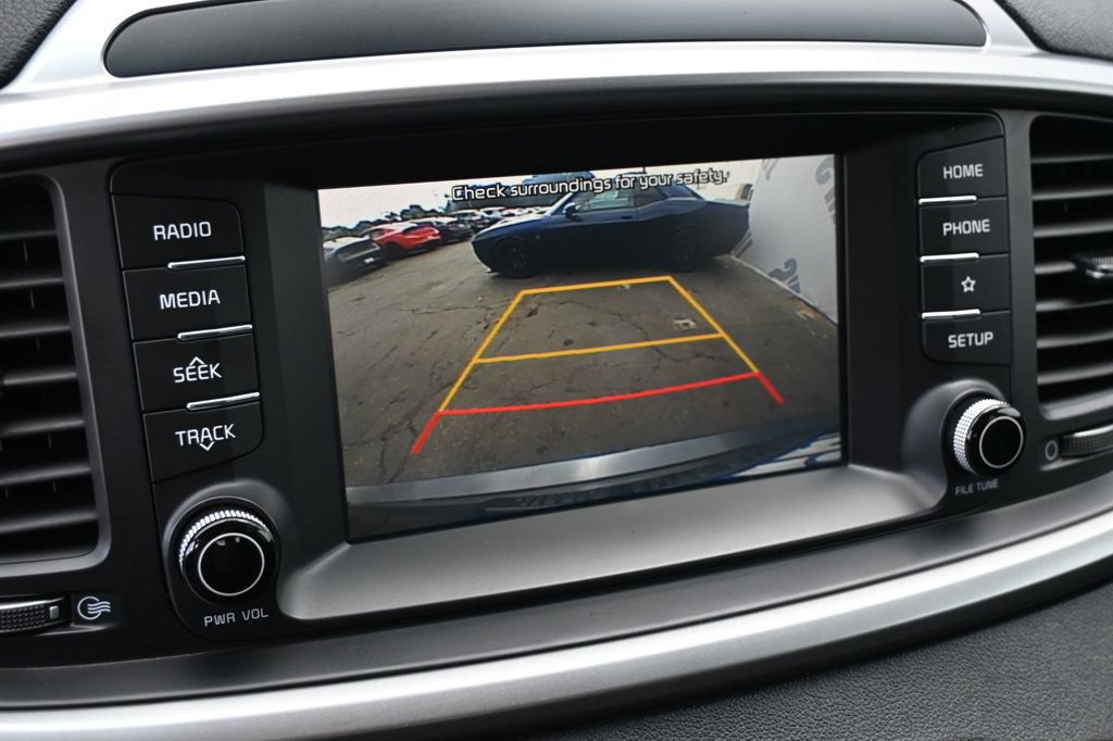 Used 2020 Kia Sorento LX FWD image 11