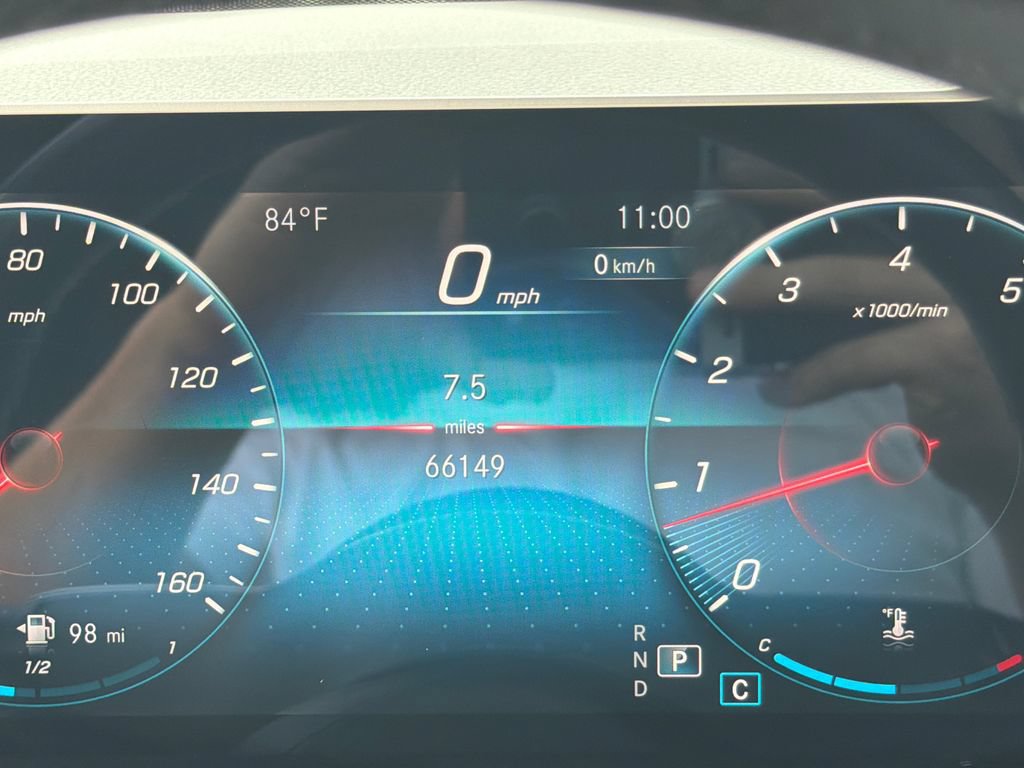 Used 2021 Mercedes-Benz GLB 250 4MATIC w/ Premium Package image 28