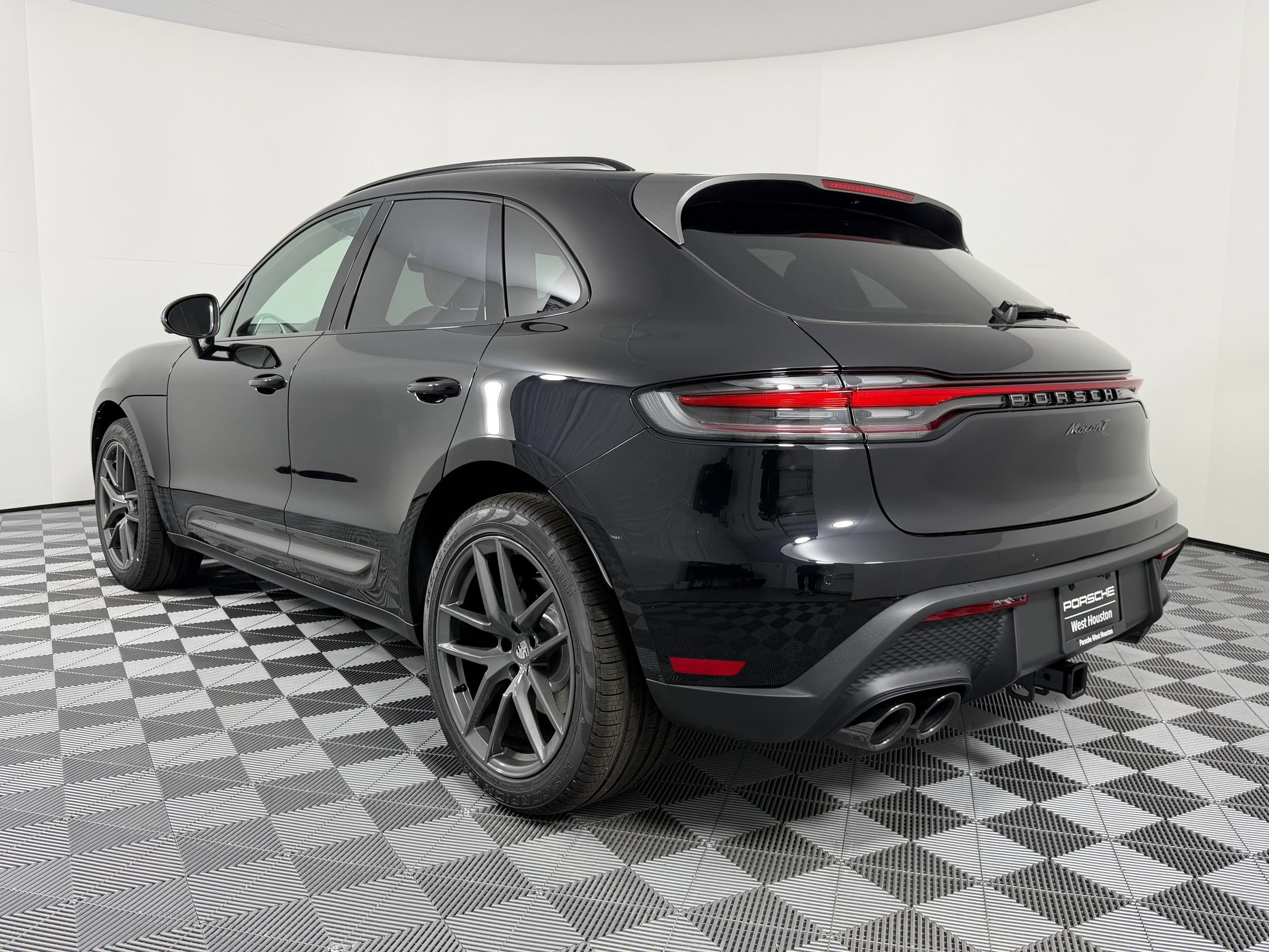 New 2026 Porsche Macan AWD/4WD image 3
