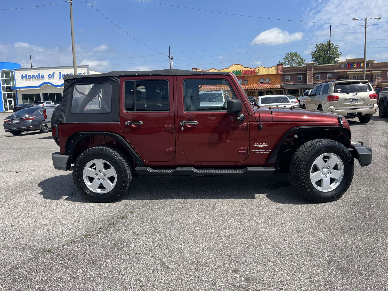 Used 2008 Jeep Wrangler Unlimited Sahara w/ Dual Top Group RWD image 3