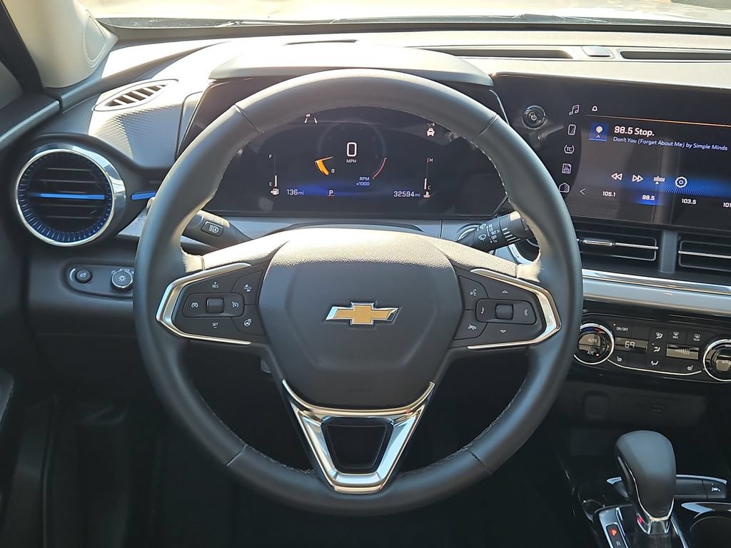 Used 2025 Chevrolet Trax LT w/ Driver Confidence Package FWD image 21