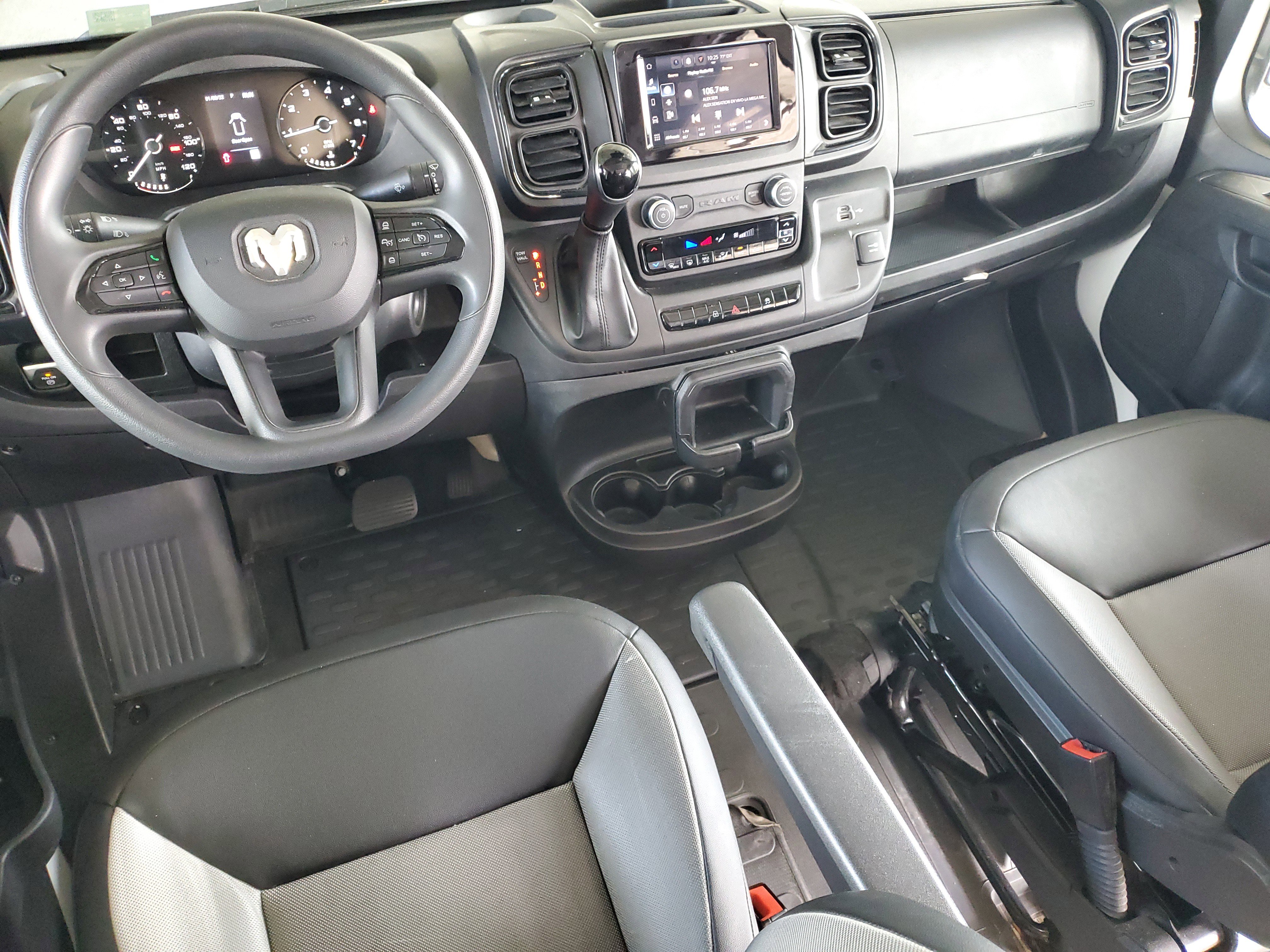 Used 2025 RAM ProMaster 2500 w/ Convenience Group FWD image 12