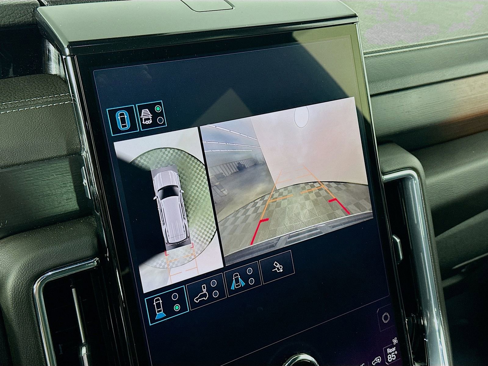 Used 2025 GMC Yukon Denali image 15