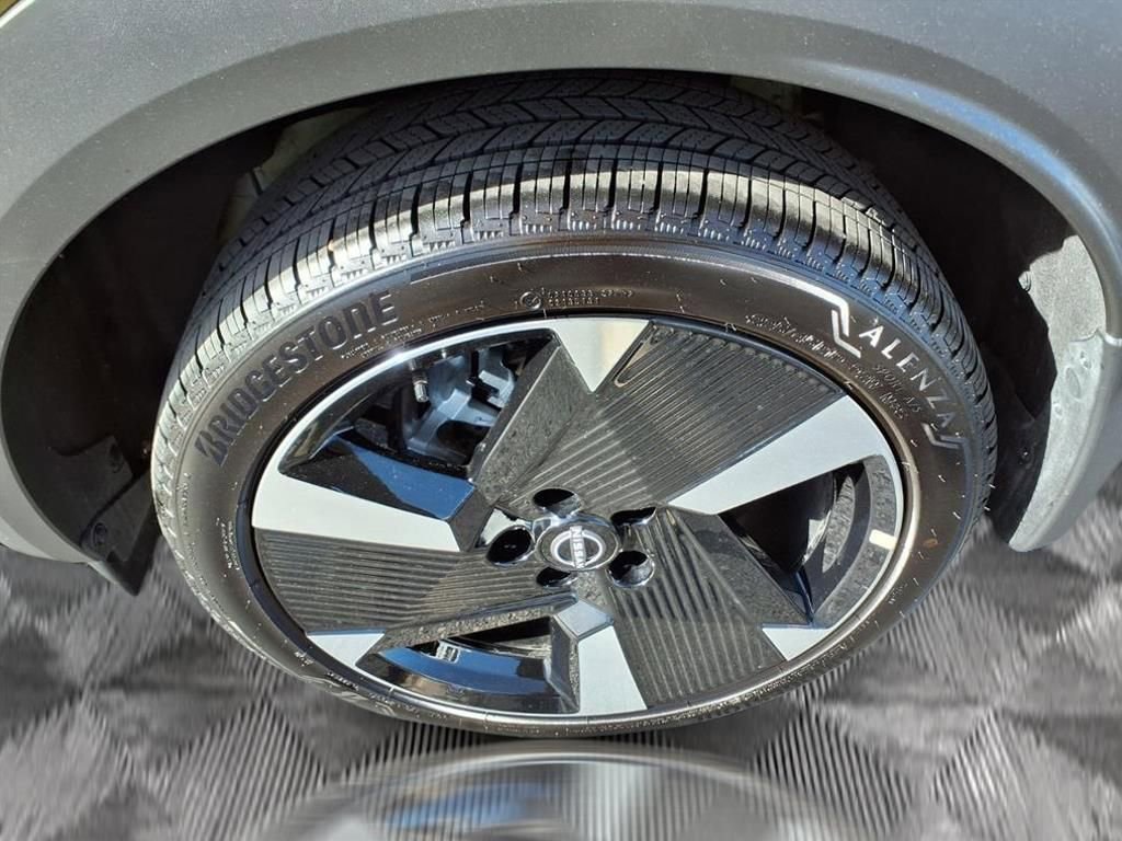 Certified 2025 Nissan Kicks SR image 19