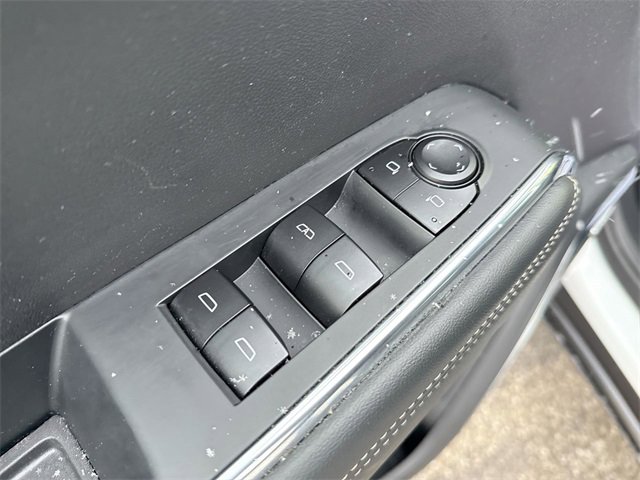 Used 2025 GMC Acadia Elevation image 13