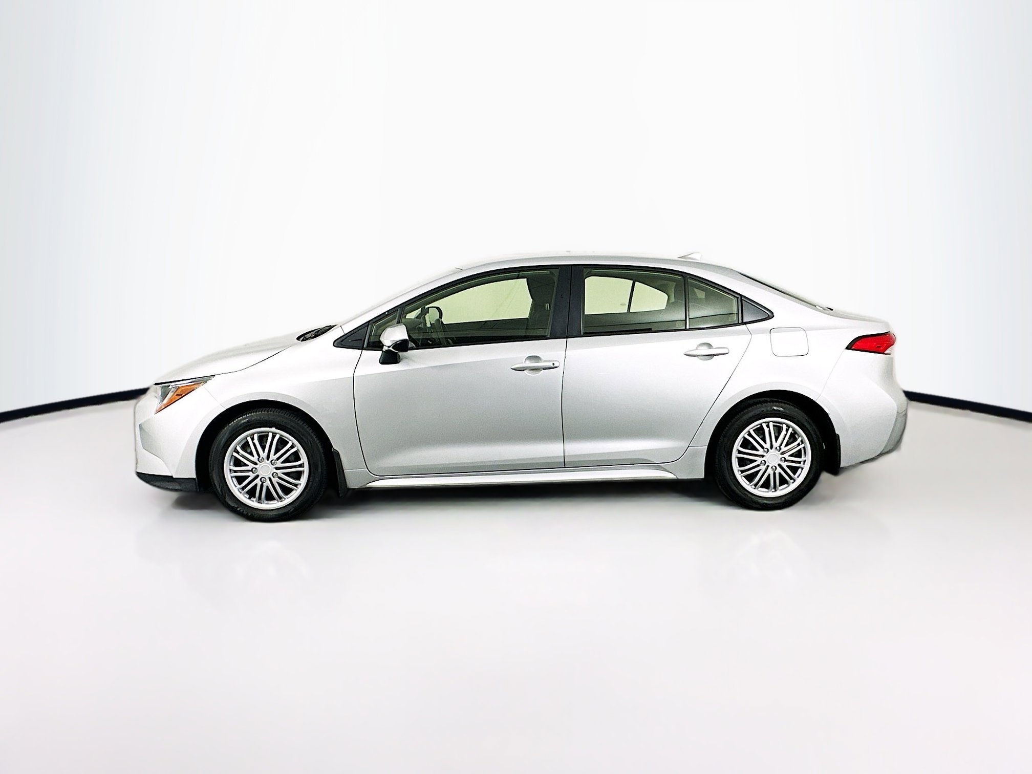 Used 2022 Toyota Corolla LE FWD image 4