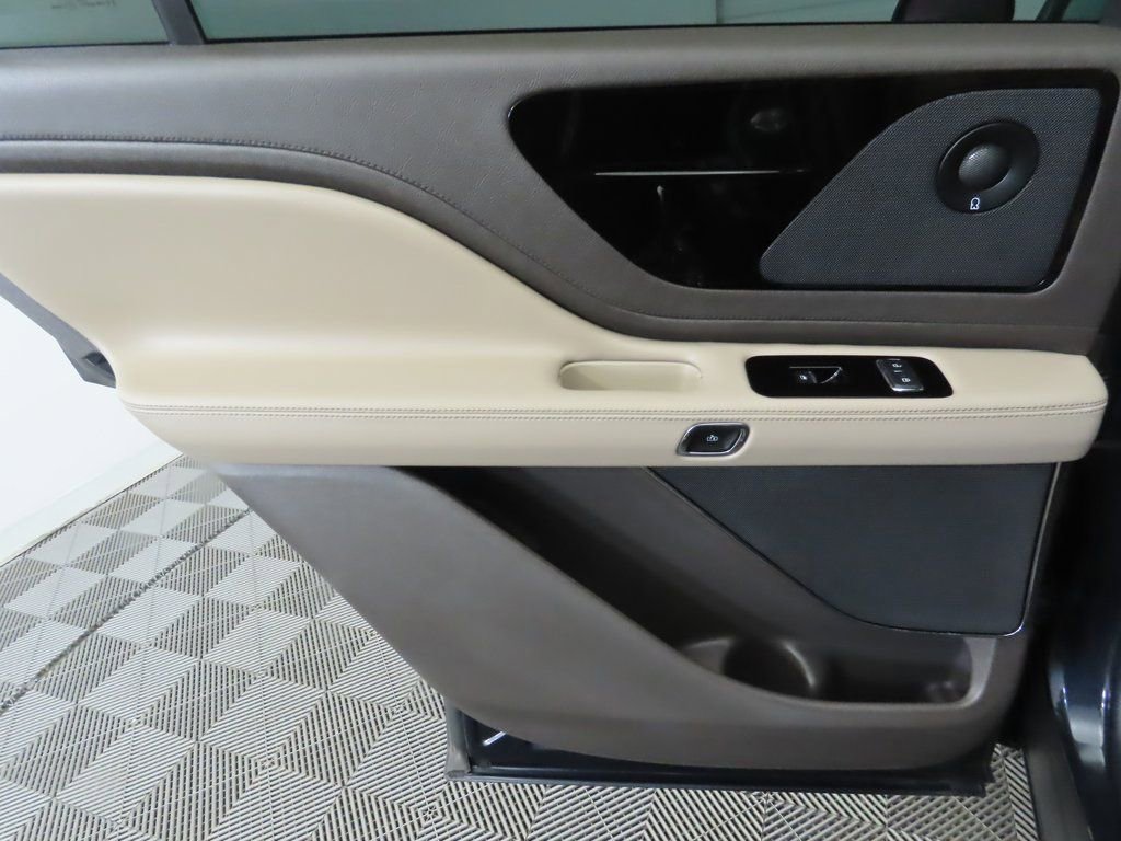 Used 2022 Lincoln Aviator Reserve w/ Equipment Group 201A image 27