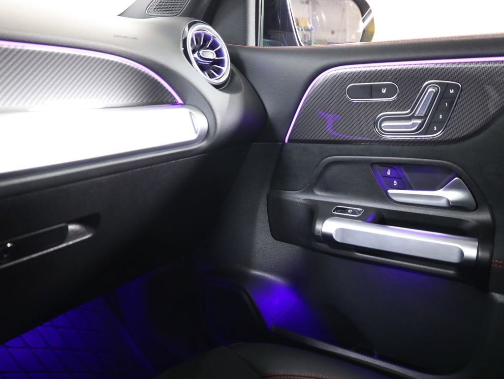 Used 2023 Mercedes-Benz GLB 250 4MATIC image 22