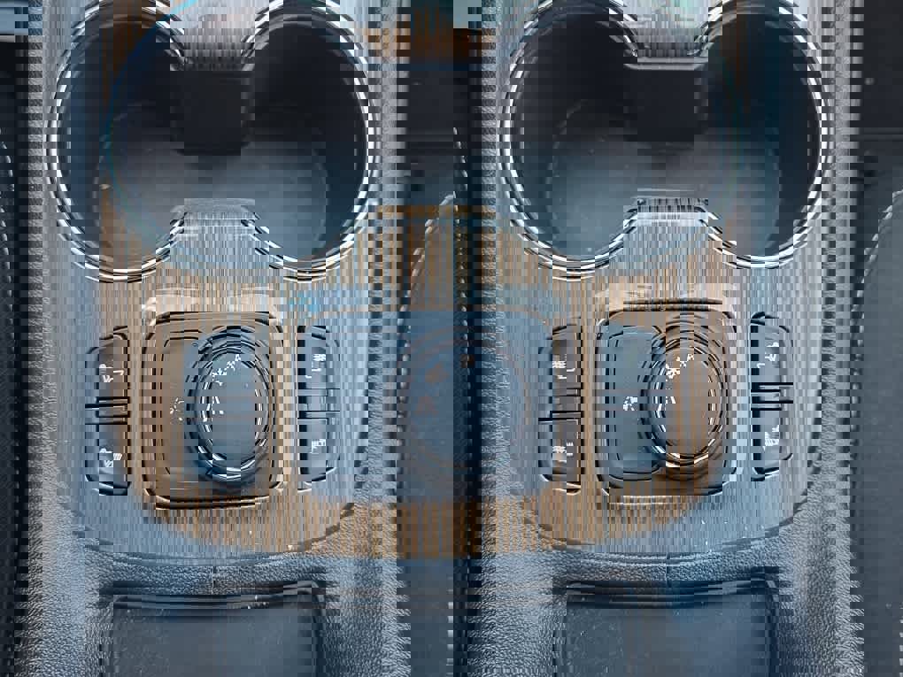 Used 2023 GMC Acadia SLE w/ Driver Convenience Package image 13