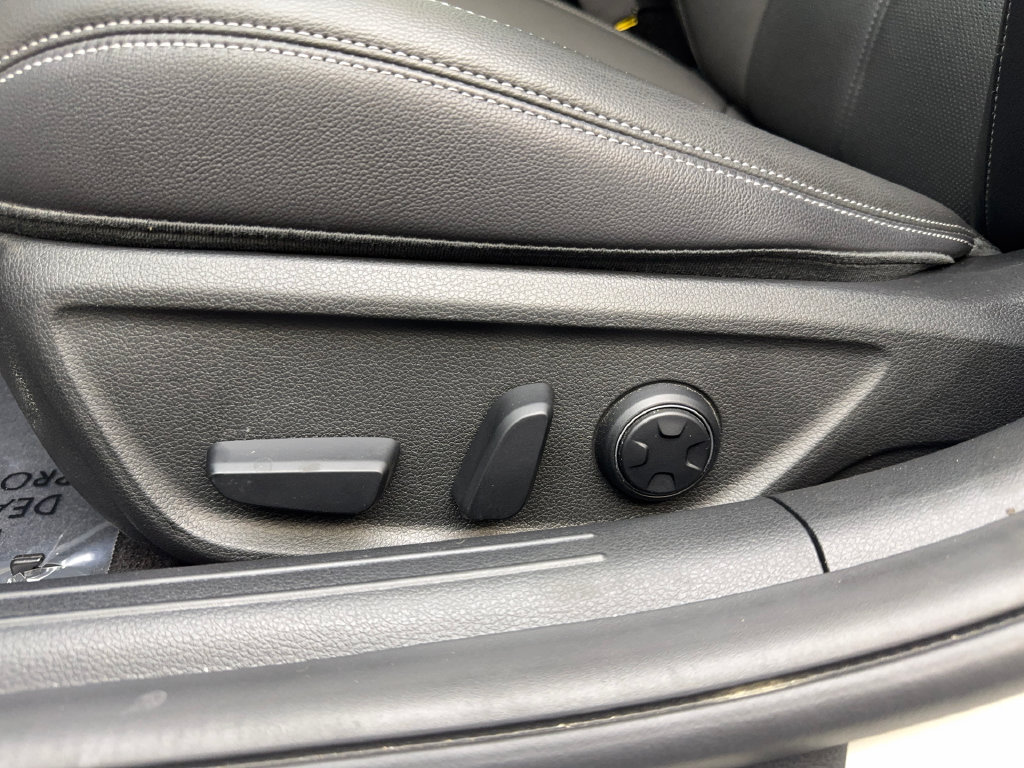 Used 2026 Genesis G70 2.5T RWD image 27