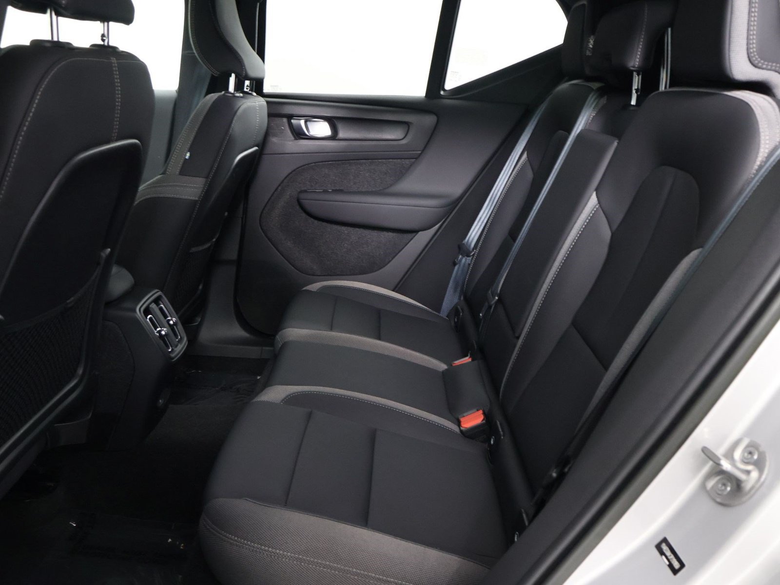 Certified 2023 Volvo XC40 Recharge Core w/ Protection Package Premier AWD/4WD image 30