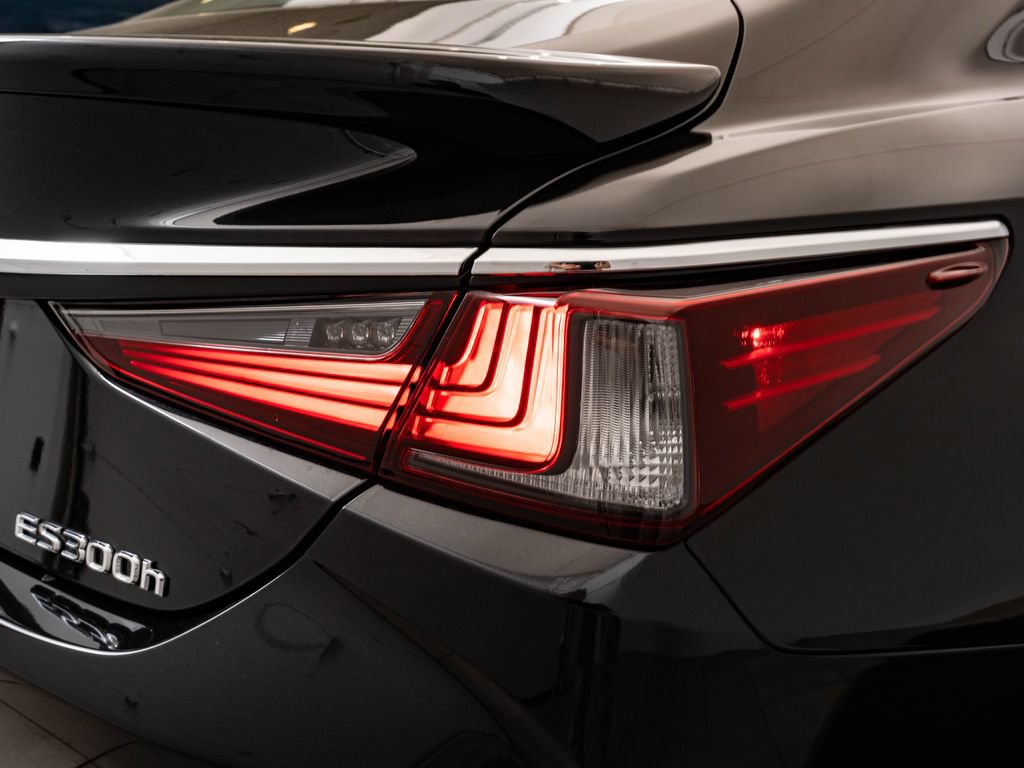 Certified 2024 Lexus ES 300h Ultra Luxury FWD image 9