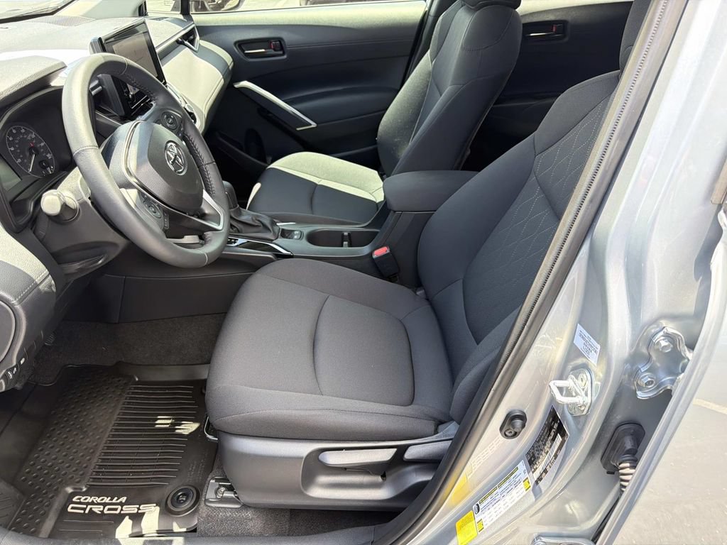 Used 2024 Toyota Corolla Cross LE FWD image 28
