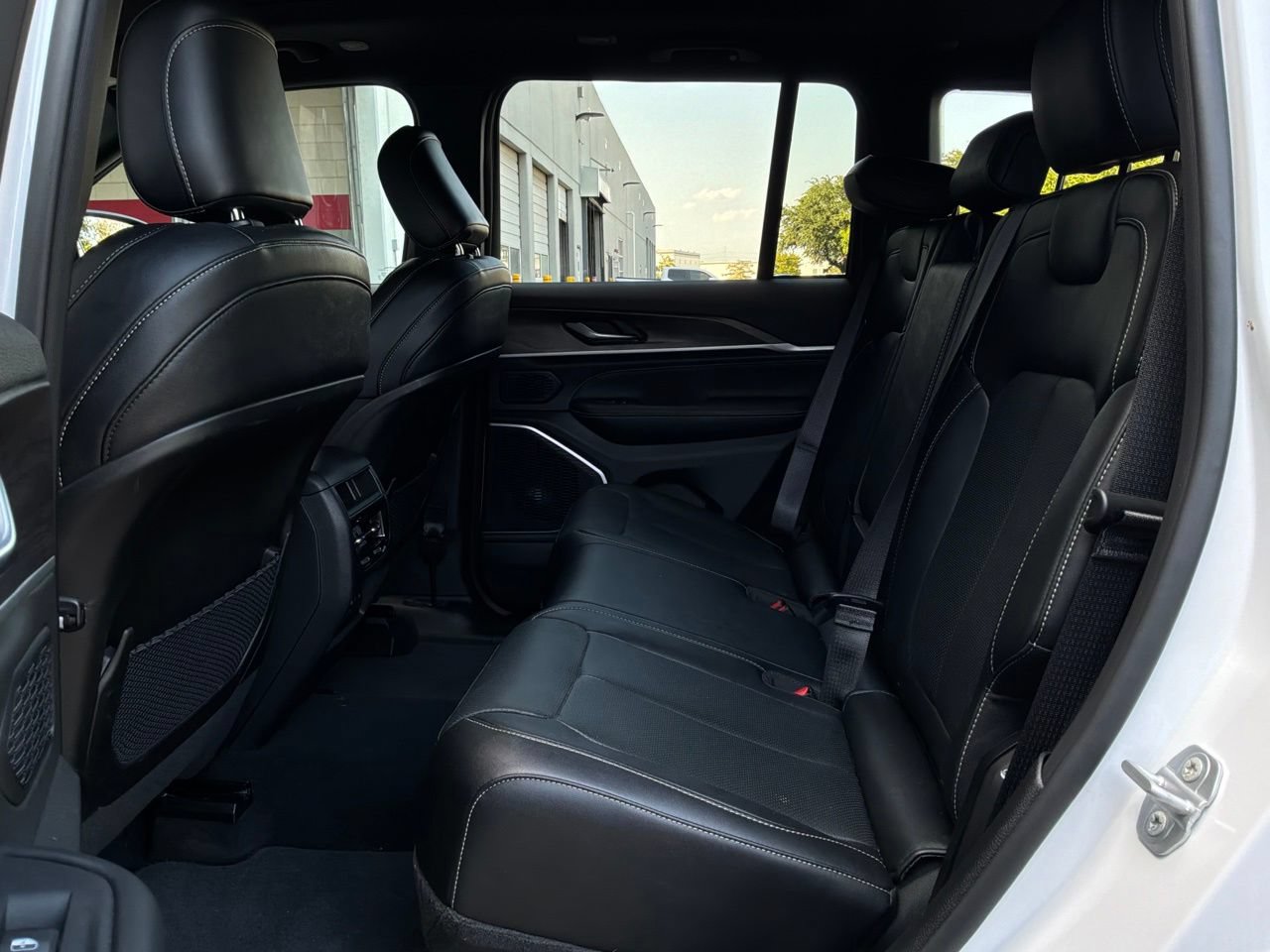 Used 2026 Jeep Grand Cherokee Limited AWD/4WD image 13