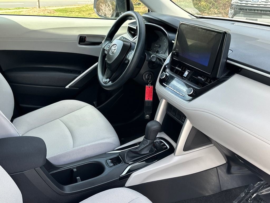 Used 2024 Toyota Corolla Cross L image 10