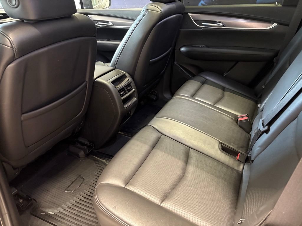 Used 2018 Cadillac XT5 Luxury w/ Driver Awareness Package AWD/4WD image 19