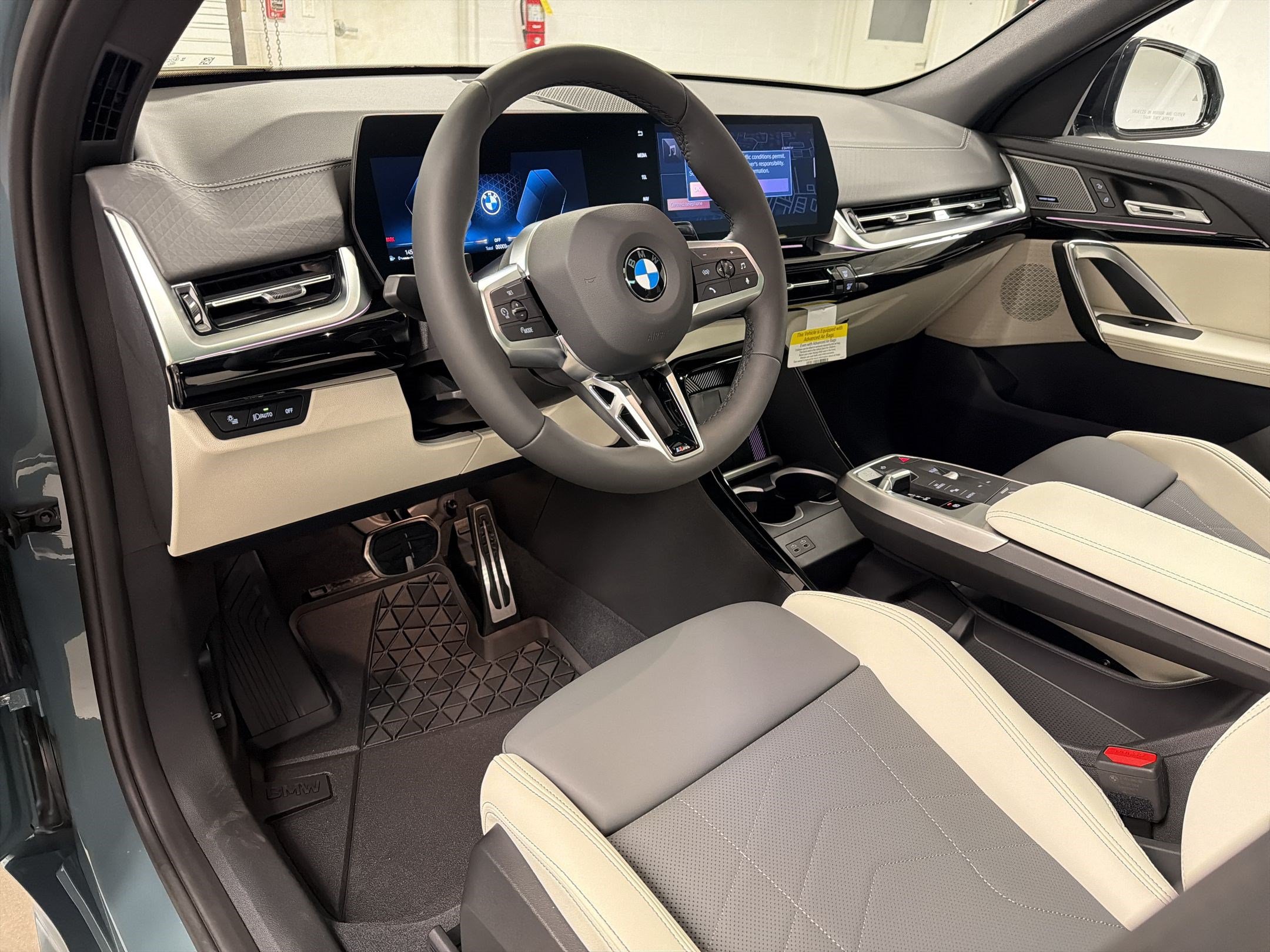 Used 2026 BMW X2 xDrive28i w/ M Sport Package AWD/4WD image 4