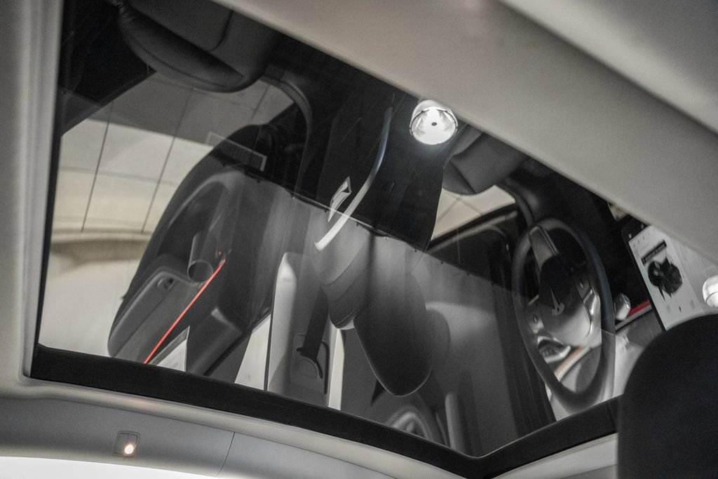 Used 2023 Tesla Model Y Long Range image 28