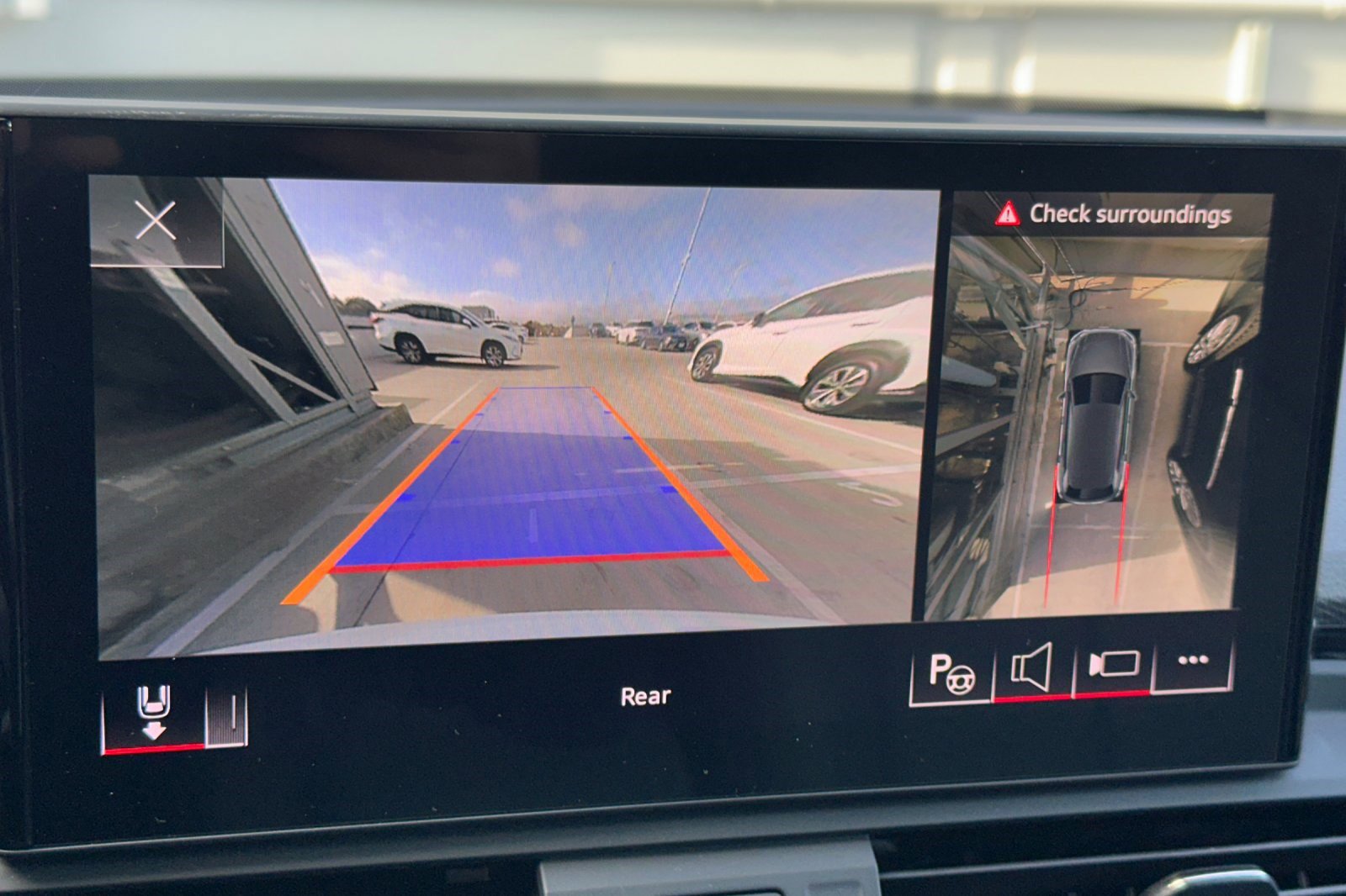 Used 2022 Audi Q5 e Prestige w/ Prestige Package image 25