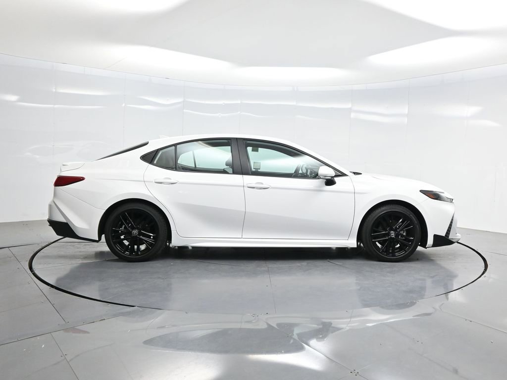 Used 2025 Toyota Camry SE w/ Convenience Package image 39