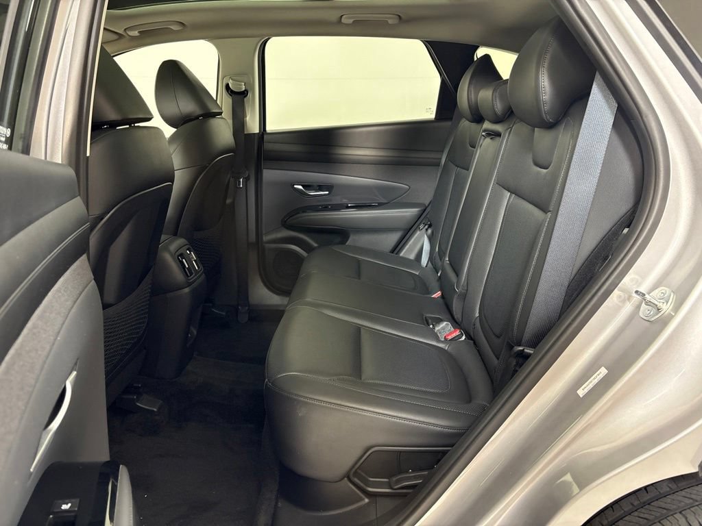 Used 2025 Hyundai Tucson Limited AWD/4WD image 18