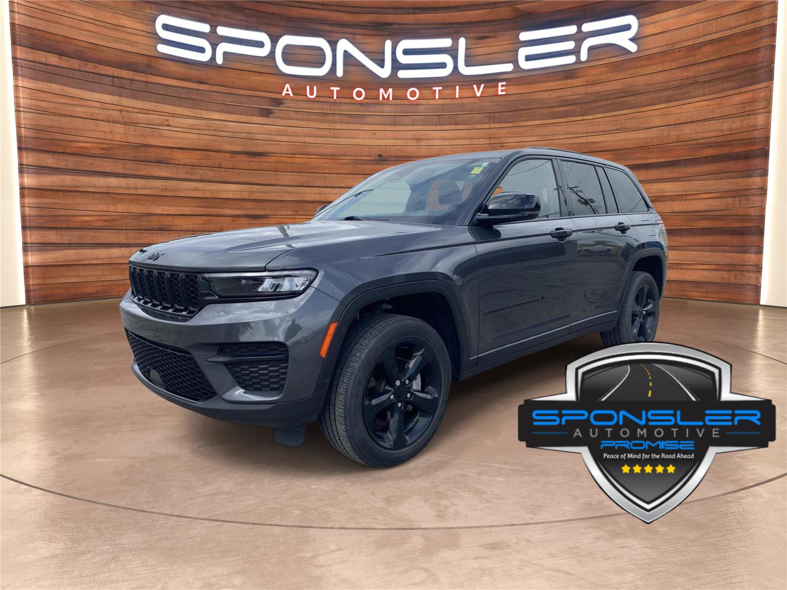 Used 2022 Jeep Grand Cherokee Altitude AWD/4WD image 1