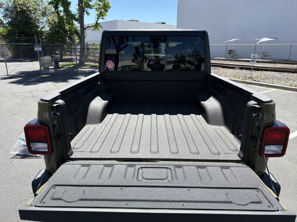 New 2026 Jeep Gladiator Sport AWD/4WD image 21