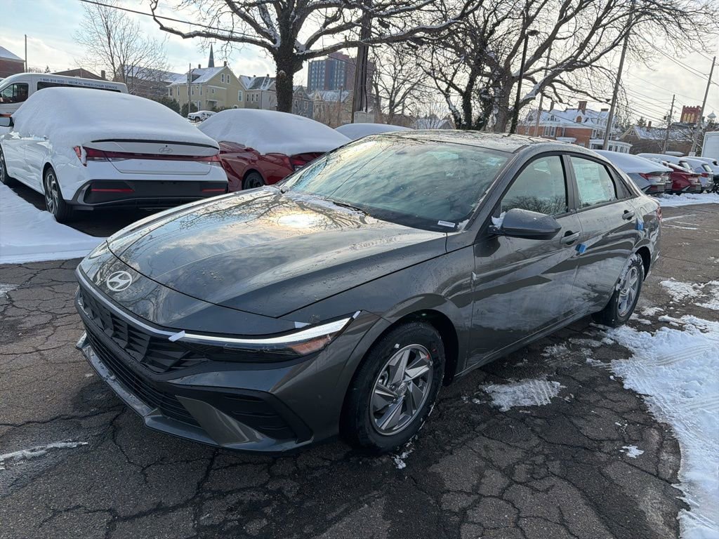 New 2026 Hyundai Elantra SE image 3