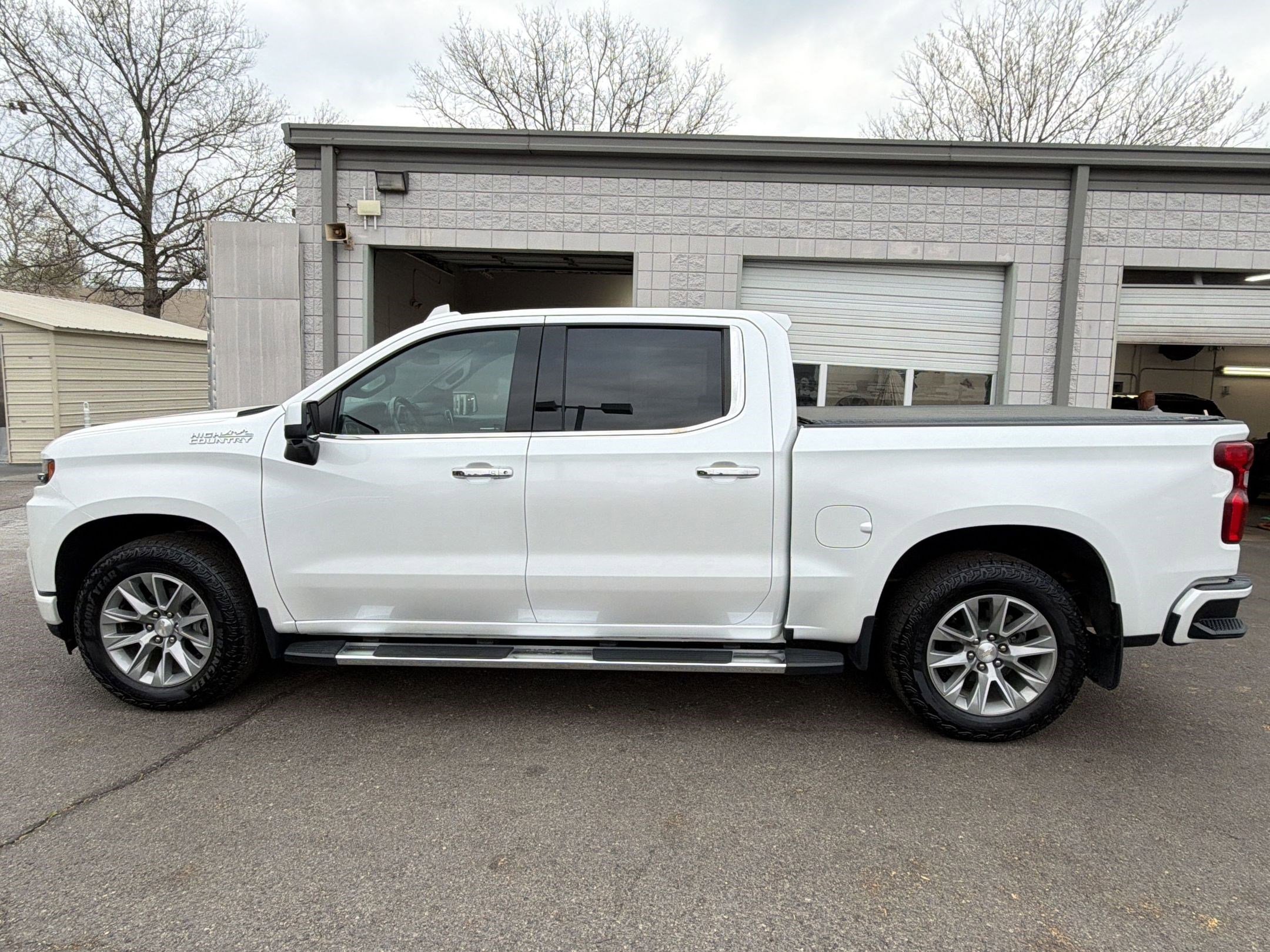 Used 2022 Chevrolet Silverado 1500 High Country w/ Z71 Off-Road Package image 2