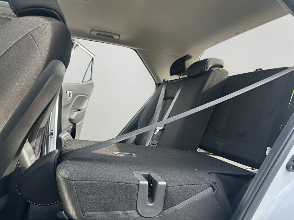 Used 2025 Hyundai Venue SEL FWD image 25