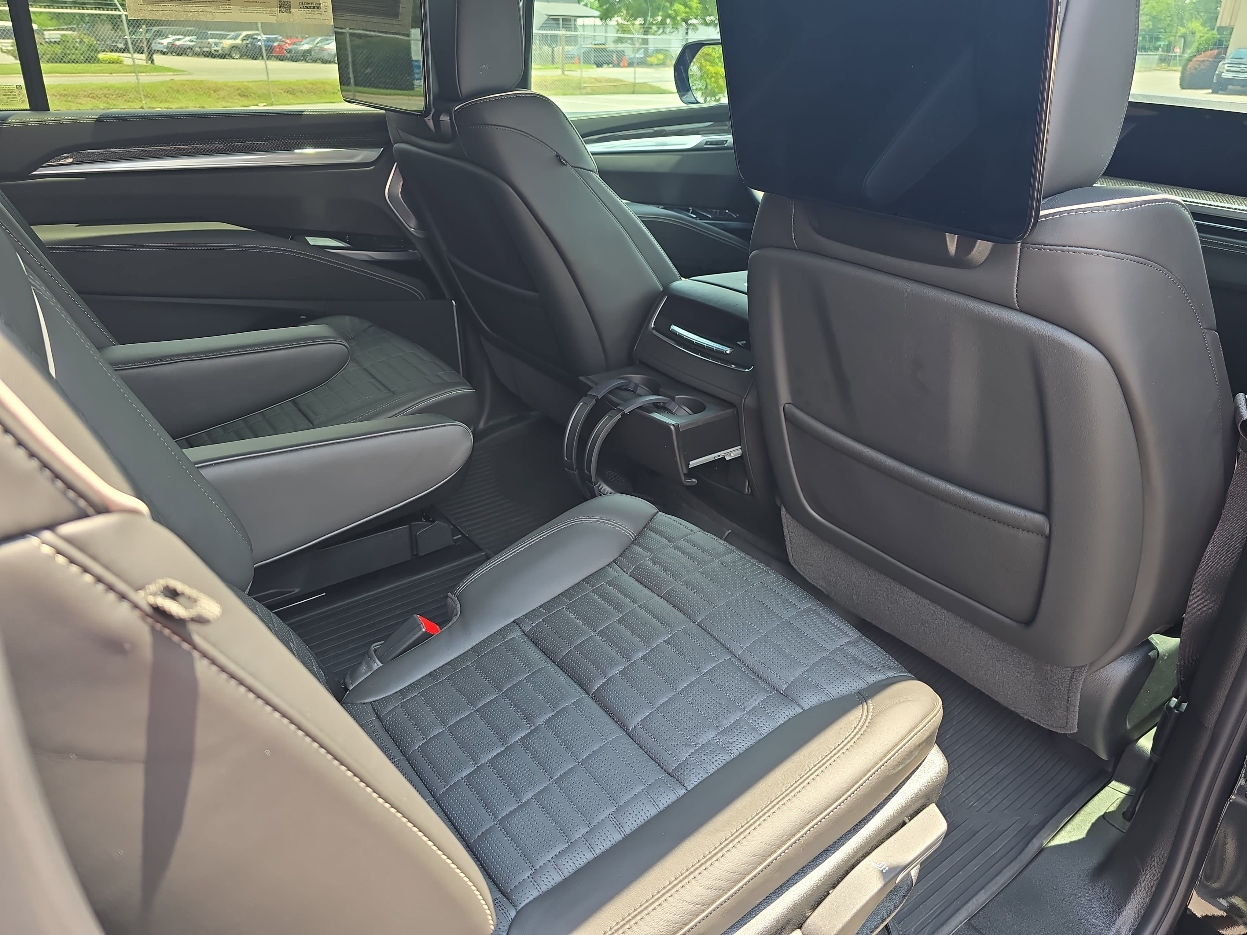 Used 2026 Cadillac Escalade ESV V AWD/4WD image 11