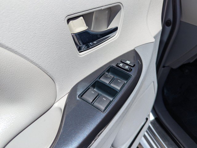 Used 2014 Toyota Sienna SE FWD image 11