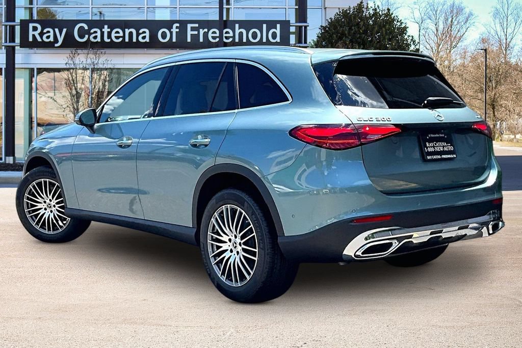 Used 2025 Mercedes-Benz GLC 300 4MATIC image 12