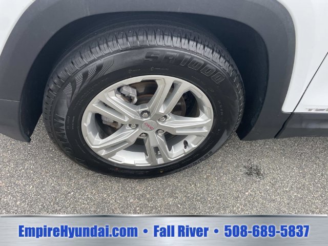 Used 2024 GMC Terrain SLE FWD image 11