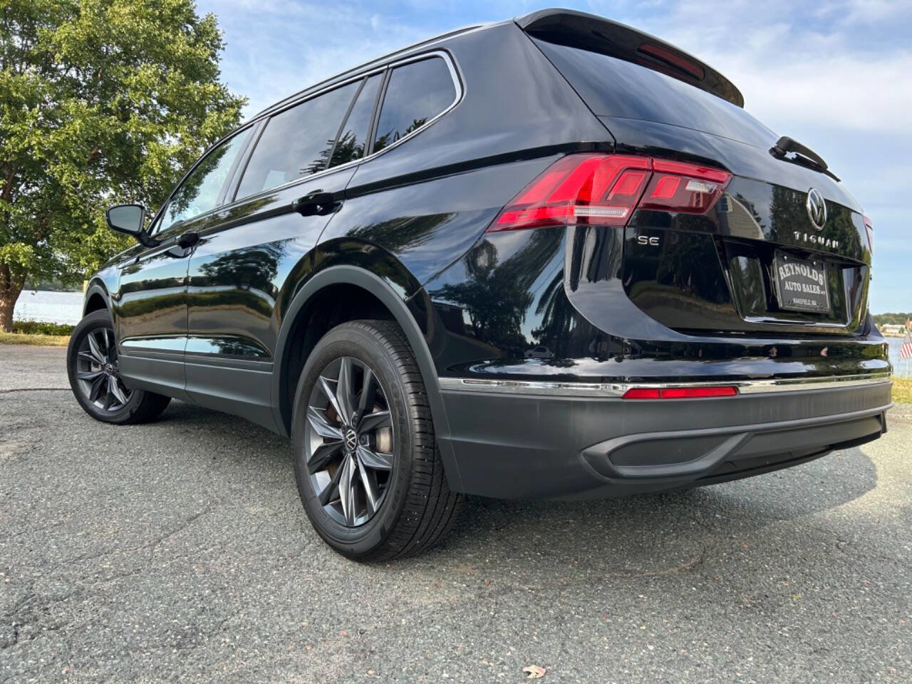 Used 2022 Volkswagen Tiguan SE image 36