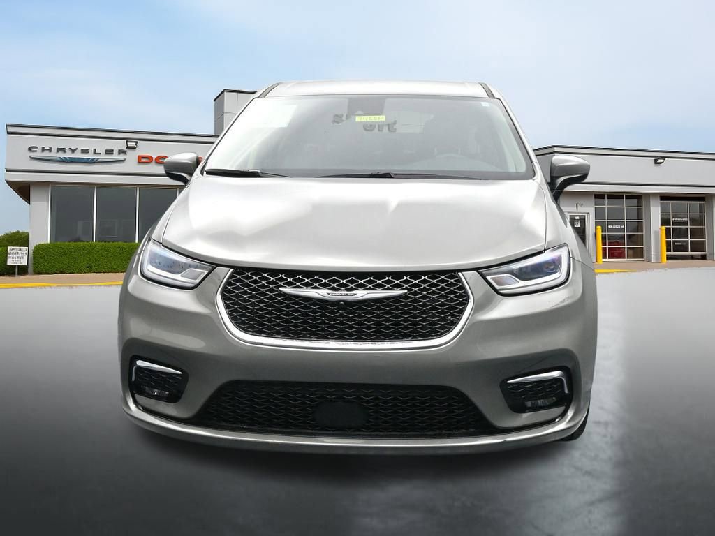 Used 2023 Chrysler Pacifica Touring-L FWD image 8