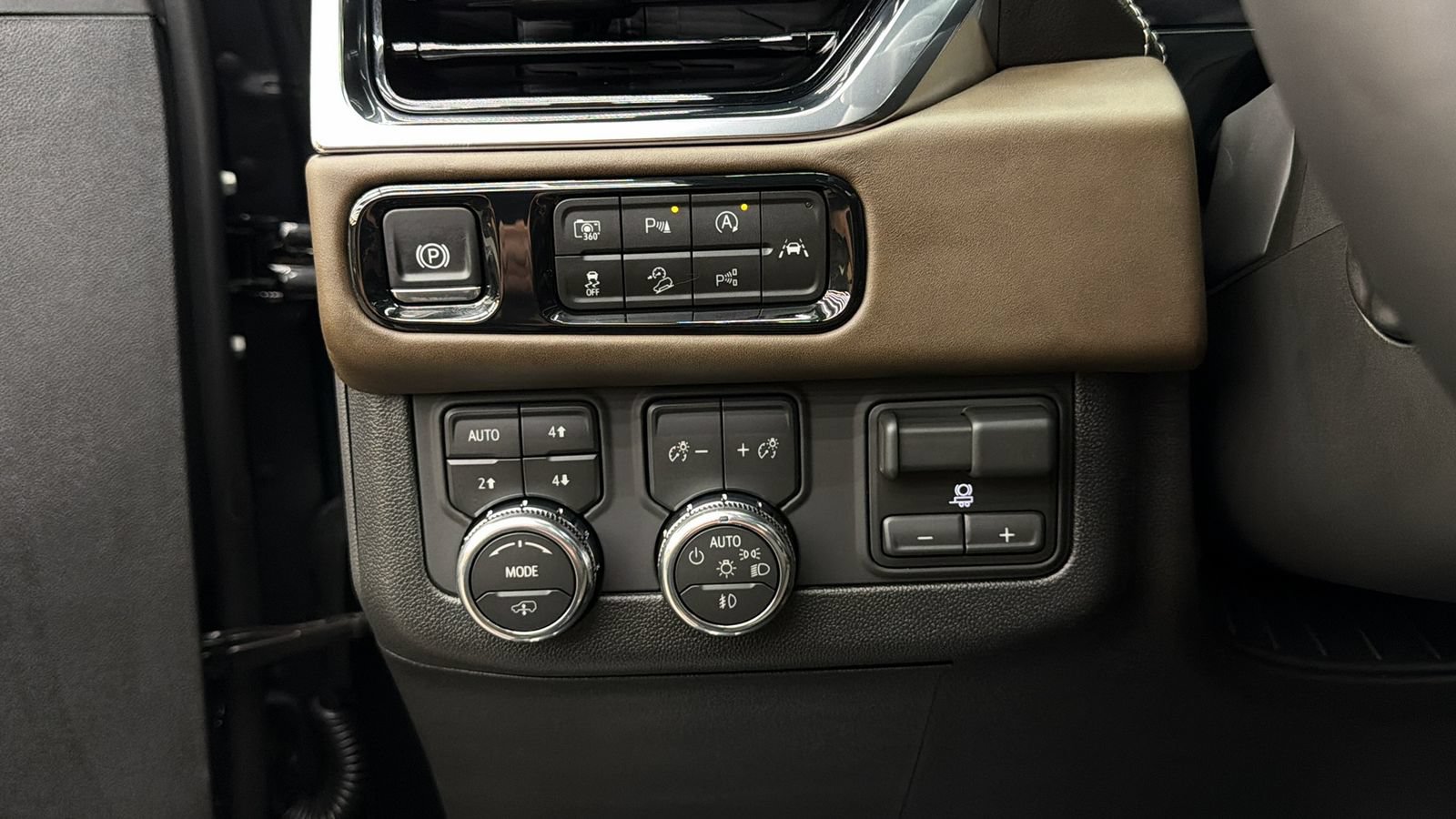 Used 2026 GMC Yukon XL Denali Ultimate w/ LPO, Floor Liner Package AWD/4WD image 23