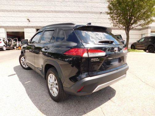 Used 2022 Toyota Corolla Cross LE FWD image 7
